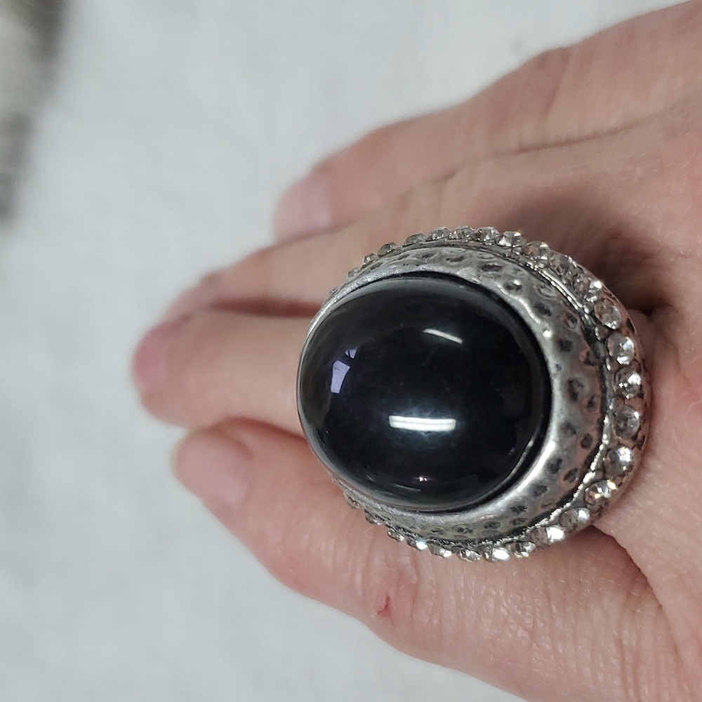 Black and rhinestone oval stretch‎ ring